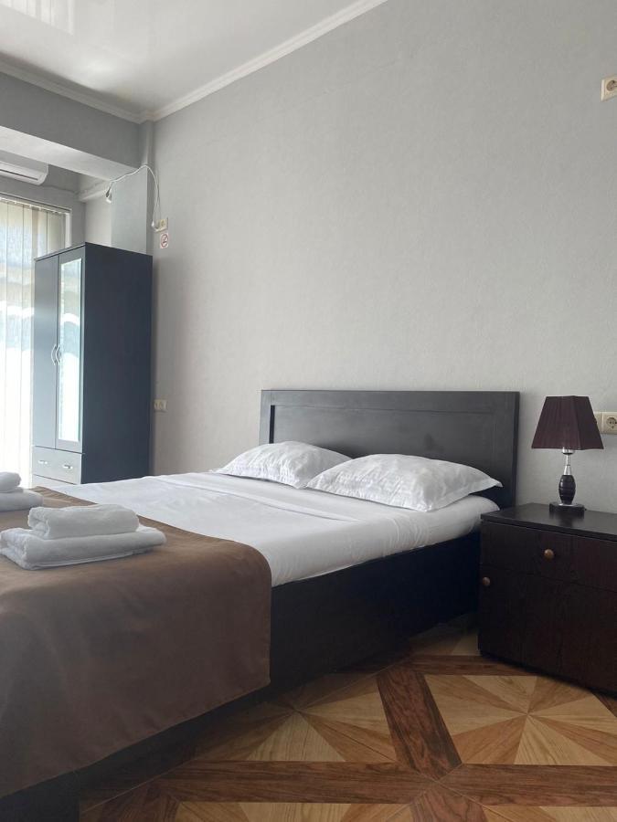 Hotel Saburtalo Roni Тбілісі Екстер'єр фото