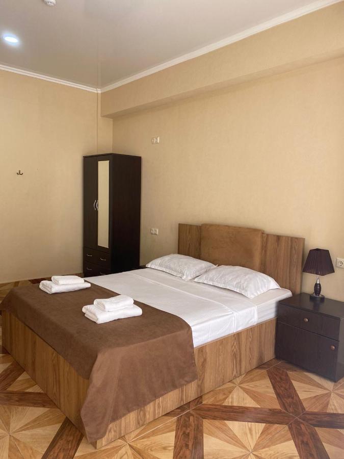 Hotel Saburtalo Roni Тбілісі Екстер'єр фото