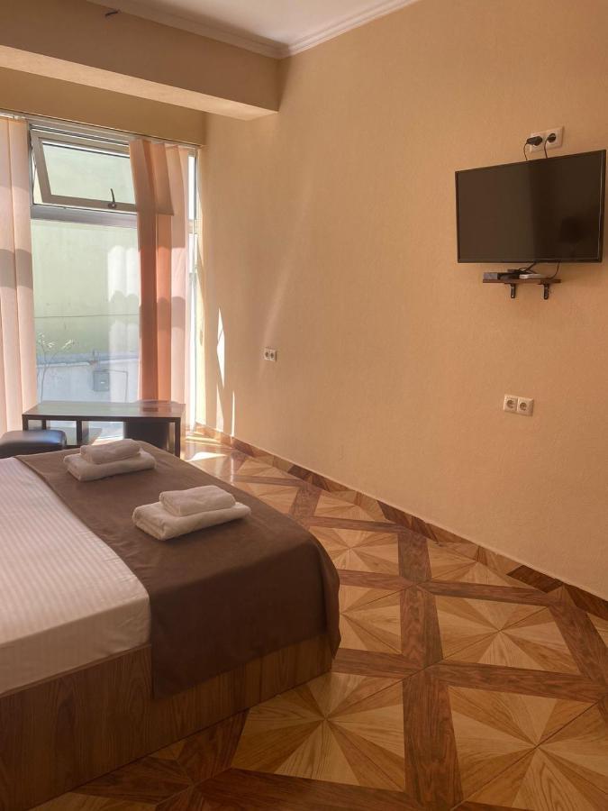 Hotel Saburtalo Roni Тбілісі Екстер'єр фото