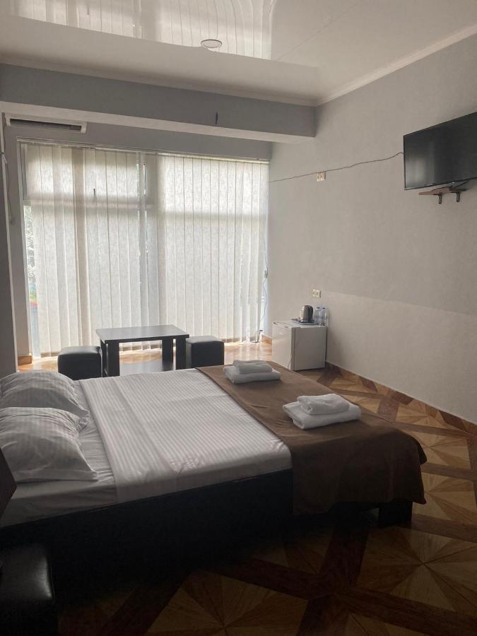 Hotel Saburtalo Roni Тбілісі Екстер'єр фото