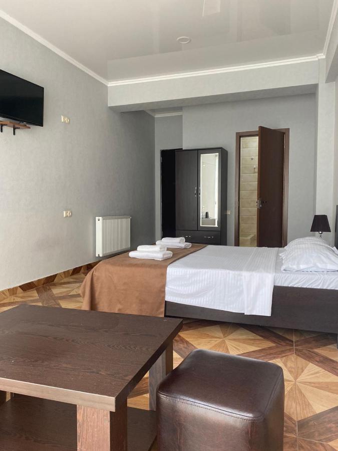 Hotel Saburtalo Roni Тбілісі Екстер'єр фото