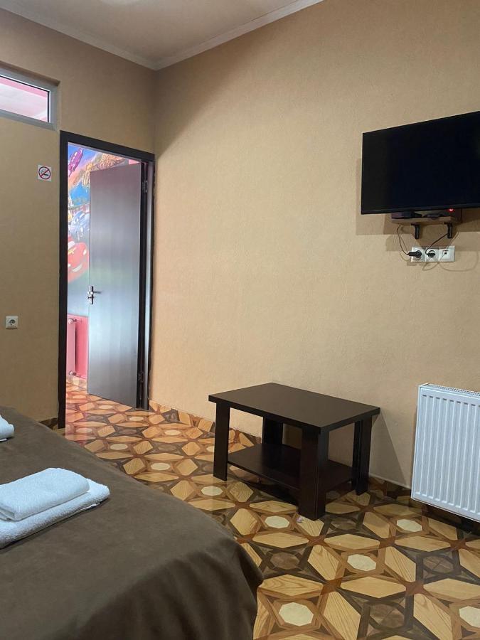 Hotel Saburtalo Roni Тбілісі Екстер'єр фото